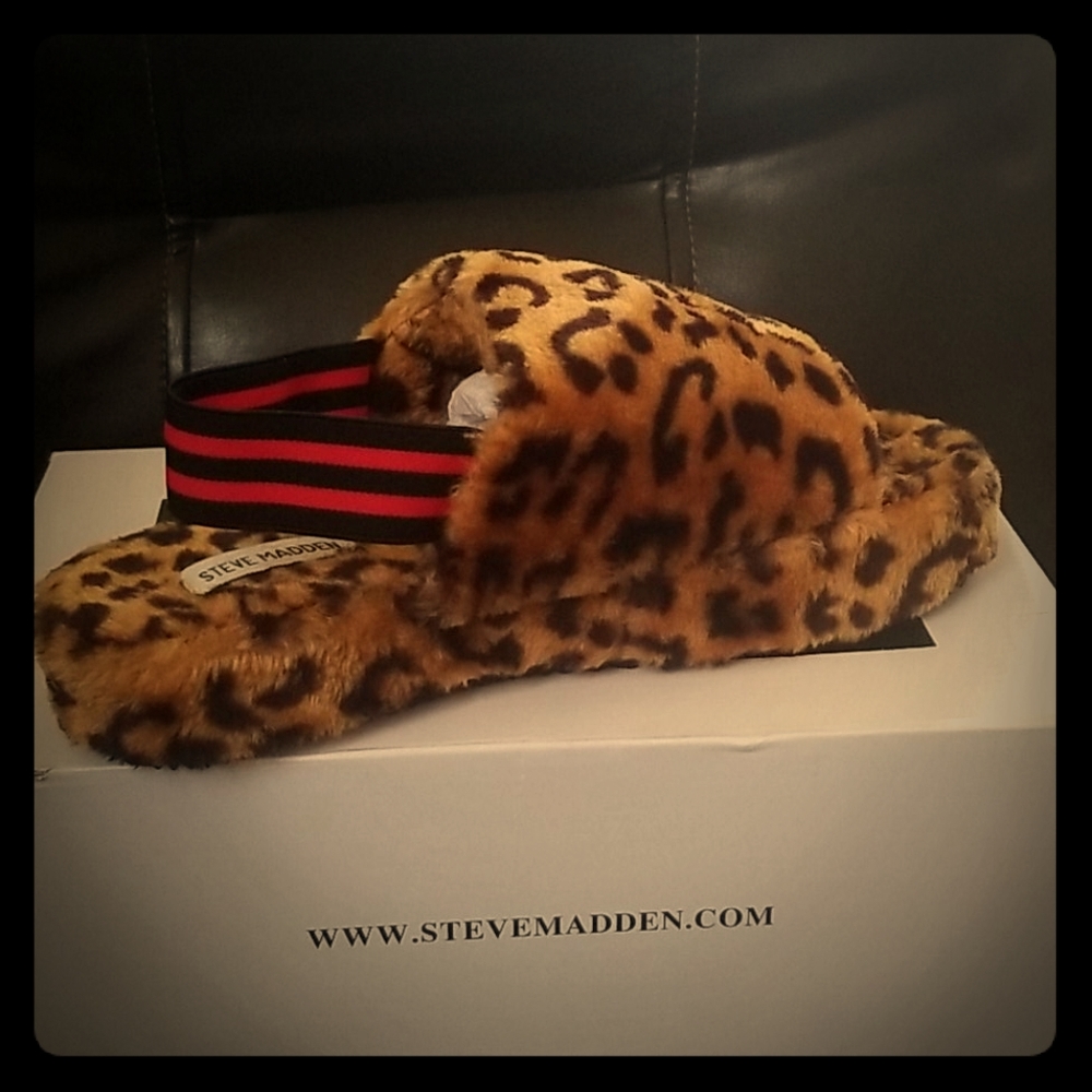 STEVE MADDEN FLUFFY SLIPPERS
